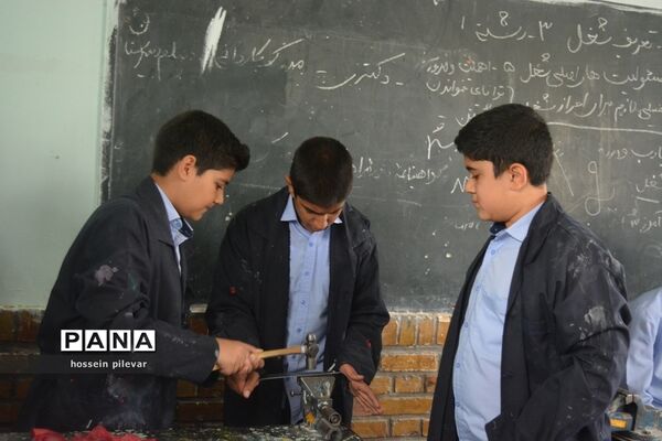 اولین جلسه کارگاه آموزشی در دبیرستان شهید نواب صفوی بیرجند