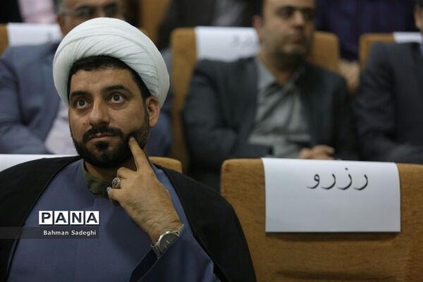نشست نقد و بررسی طرح یک فوریتی(رفع انحصار از زبان انگلیسی در نظام آموزش همگانی کشور)