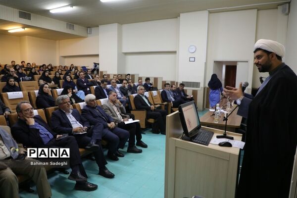 نشست نقد و بررسی طرح یک فوریتی(رفع انحصار از زبان انگلیسی در نظام آموزش همگانی کشور)