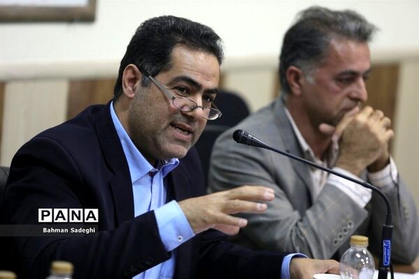نشست نقد و بررسی طرح یک فوریتی(رفع انحصار از زبان انگلیسی در نظام آموزش همگانی کشور)