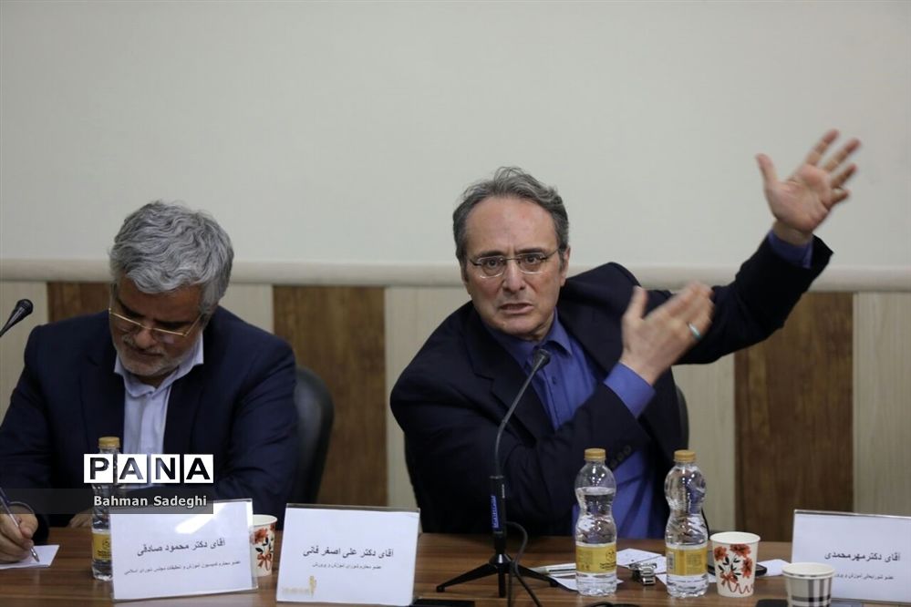 نشست نقد و بررسی طرح یک فوریتی(رفع انحصار از زبان انگلیسی در نظام آموزش همگانی کشور)