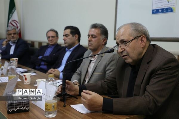 نشست نقد و بررسی طرح یک فوریتی(رفع انحصار از زبان انگلیسی در نظام آموزش همگانی کشور)