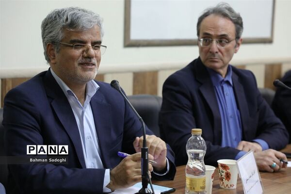 نشست نقد و بررسی طرح یک فوریتی(رفع انحصار از زبان انگلیسی در نظام آموزش همگانی کشور)