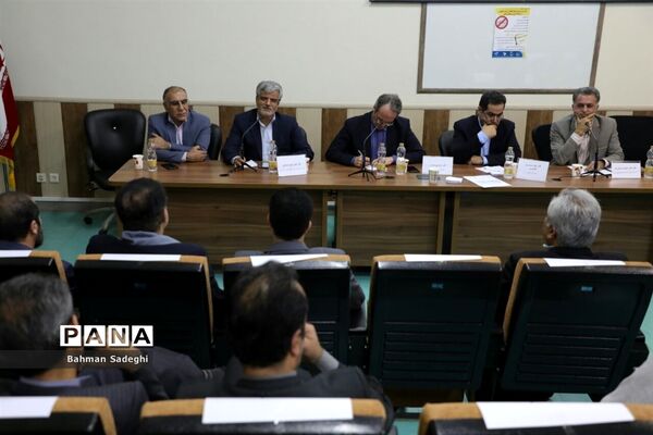 نشست نقد و بررسی طرح یک فوریتی(رفع انحصار از زبان انگلیسی در نظام آموزش همگانی کشور)