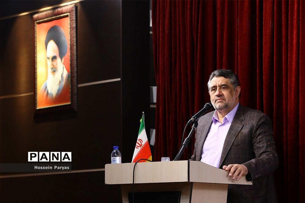 مشاور وزیر آموزش و پرورش: تقاضای آموزشی‌ والدین مسیر تربیت دانش‌آموزان در مدارس را تغییر داده است