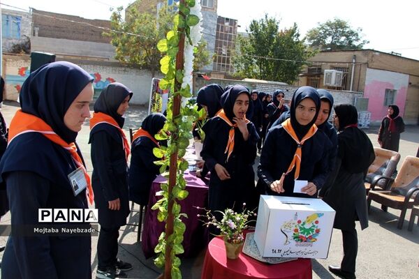 انتخابات شوراهای دانش آموزی در منطقه تبادکان مشهد