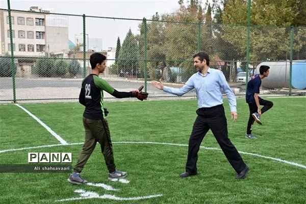 آیین بهره‌برداری از زمین‌های چمن مصنوعی