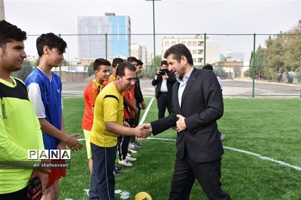 آیین بهره‌برداری از زمین‌های چمن مصنوعی