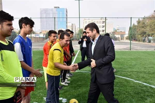 آیین بهره‌برداری از زمین‌های چمن مصنوعی