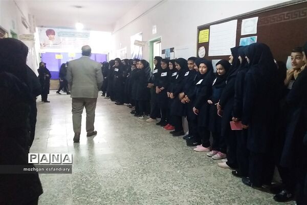 برگزاری انتخابات الکترونیکی شورای دانش‌آموزی در مدارس نی ریز