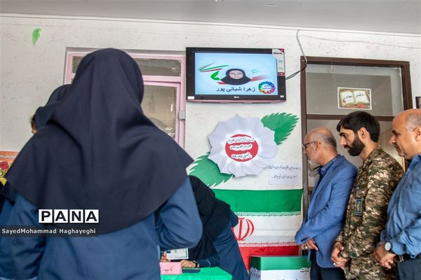 مشق دموکراسی در مدارس لامرد