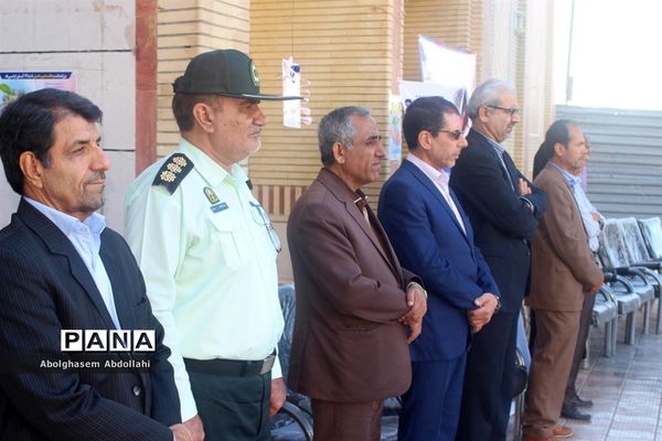 بزرگداشت پدافند غیر عامل در دبیرستان پسرانه مصلحیان شهرستان بوشهر