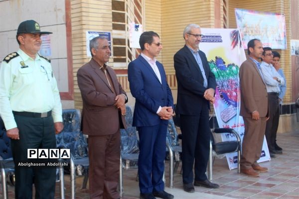 بزرگداشت پدافند غیر عامل در دبیرستان پسرانه مصلحیان شهرستان بوشهر