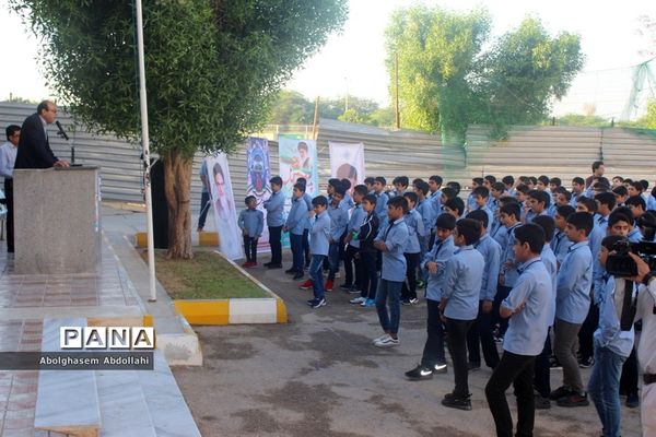 بزرگداشت پدافند غیر عامل در دبیرستان پسرانه مصلحیان شهرستان بوشهر