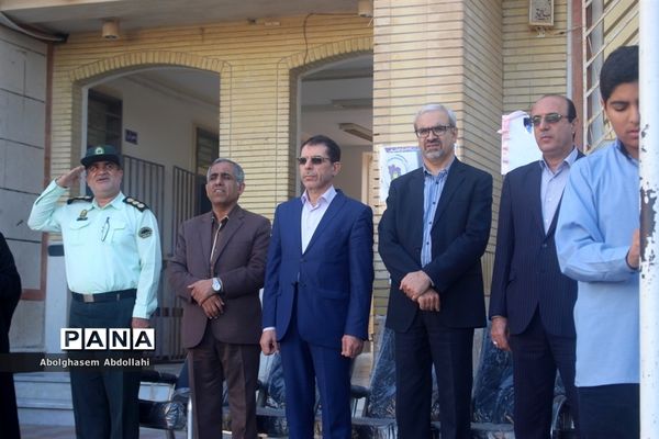 بزرگداشت پدافند غیر عامل در دبیرستان پسرانه مصلحیان شهرستان بوشهر