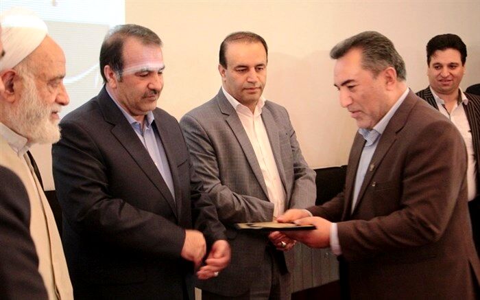 معرفی آموزش‌وپرورش فارس به‌عنوان دستگاه برتر استانی در اقامه نماز