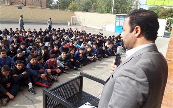یوم الله 13آبان ،سند وحدت و همدلی ملت ایران در برابر استکبار جهانی است