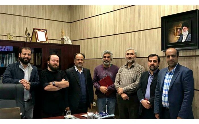 تقدیر از مجری برنامه «کتاب باز»