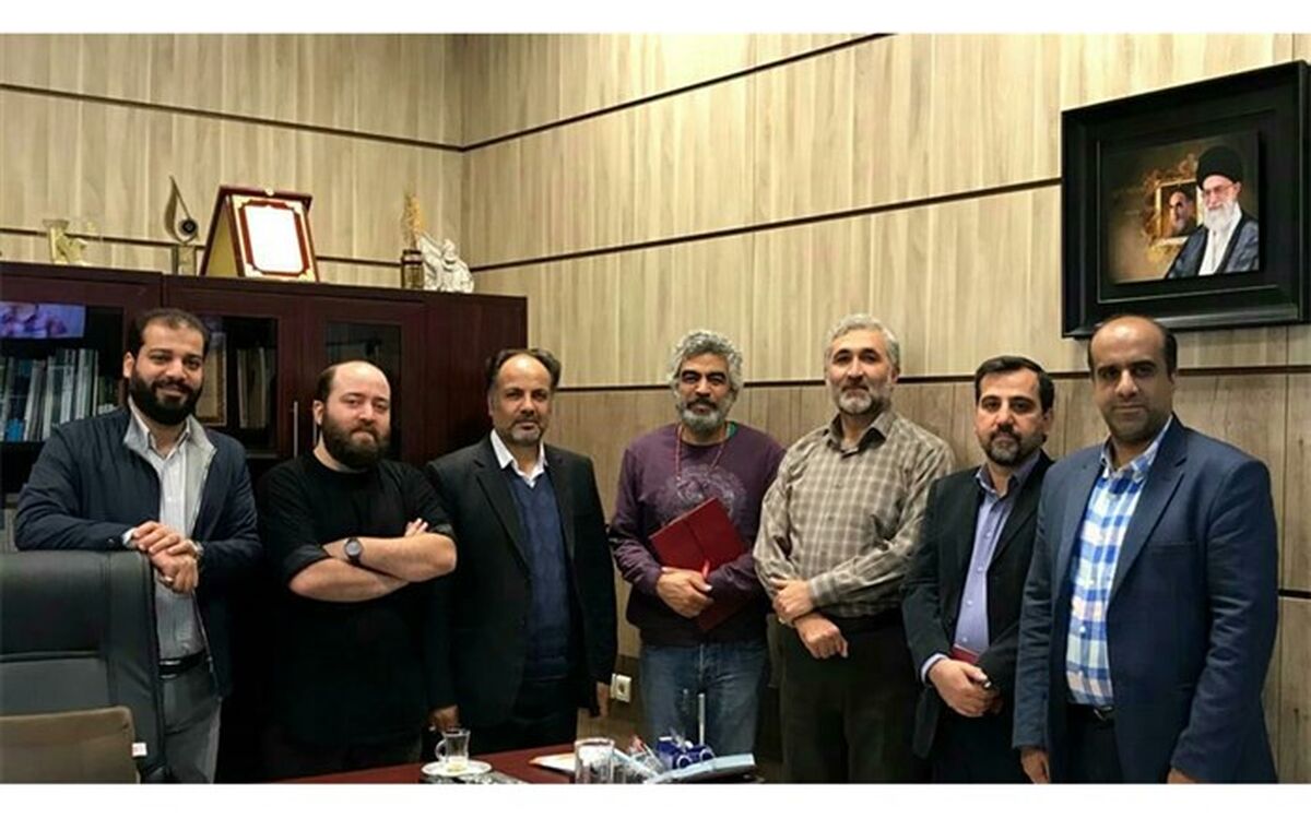 تقدیر از مجری برنامه «کتاب باز»