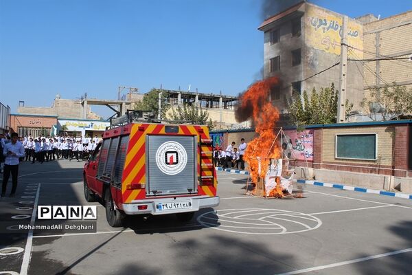 مانور پدافند غیرعامل در شهرستان بهارستان