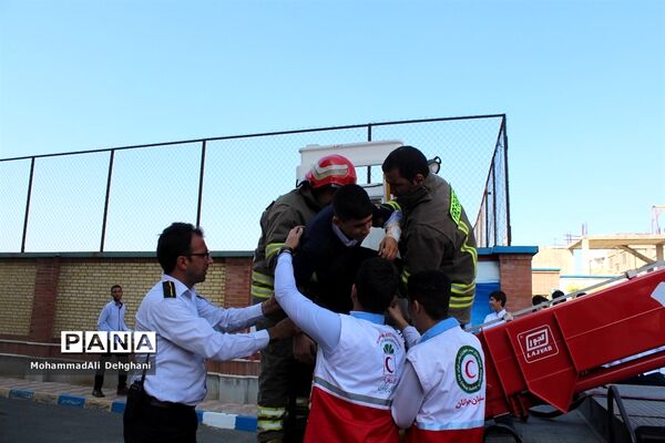 مانور پدافند غیرعامل در شهرستان بهارستان