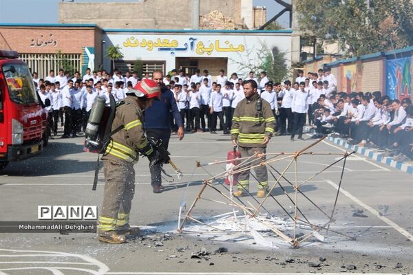 مانور پدافند غیرعامل در شهرستان بهارستان