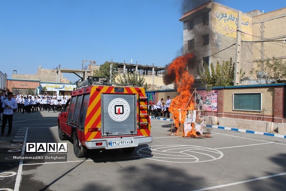 مانور پدافند غیرعامل در شهرستان بهارستان