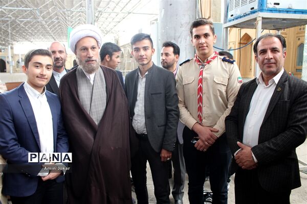 دیدار دانش آموزان نخبه و برگزیده کشوری فارس با نماینده ولی فقیه در استان فارس