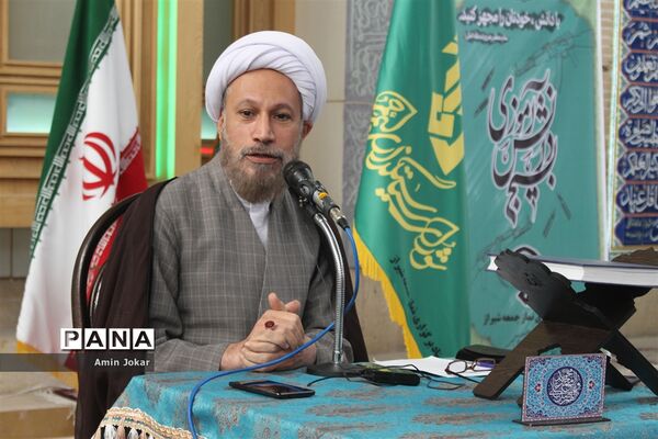 دیدار دانش آموزان نخبه و برگزیده کشوری فارس با نماینده ولی فقیه در استان فارس
