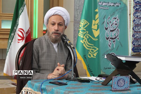 دیدار دانش آموزان نخبه و برگزیده کشوری فارس با نماینده ولی فقیه در استان فارس