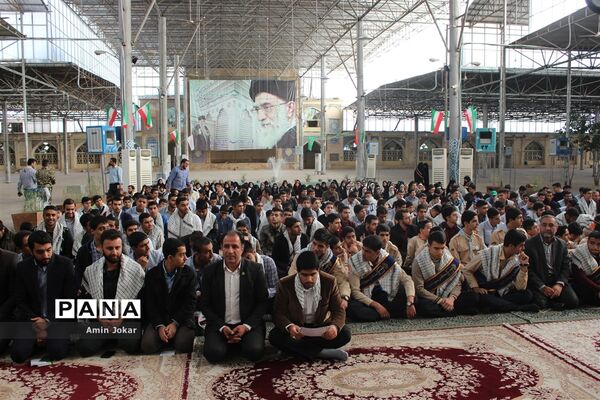 دیدار دانش آموزان نخبه و برگزیده کشوری فارس با نماینده ولی فقیه در استان فارس