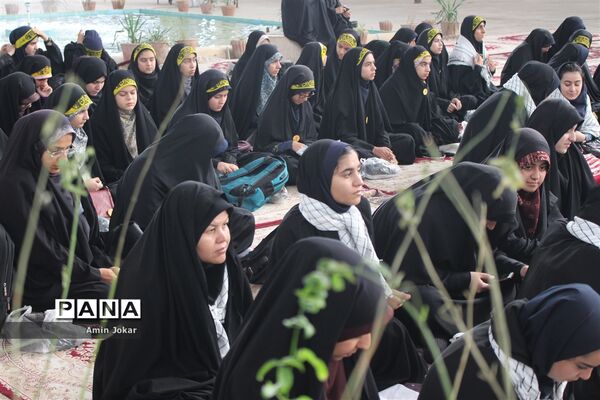 دیدار دانش آموزان نخبه و برگزیده کشوری فارس با نماینده ولی فقیه در استان فارس