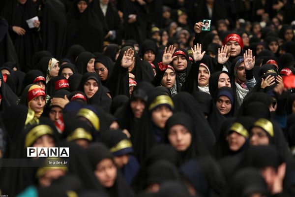 دیدار هزاران نفر از دانش‌آموزان و دانشجویان  با رهبر انقلاب اسلامی