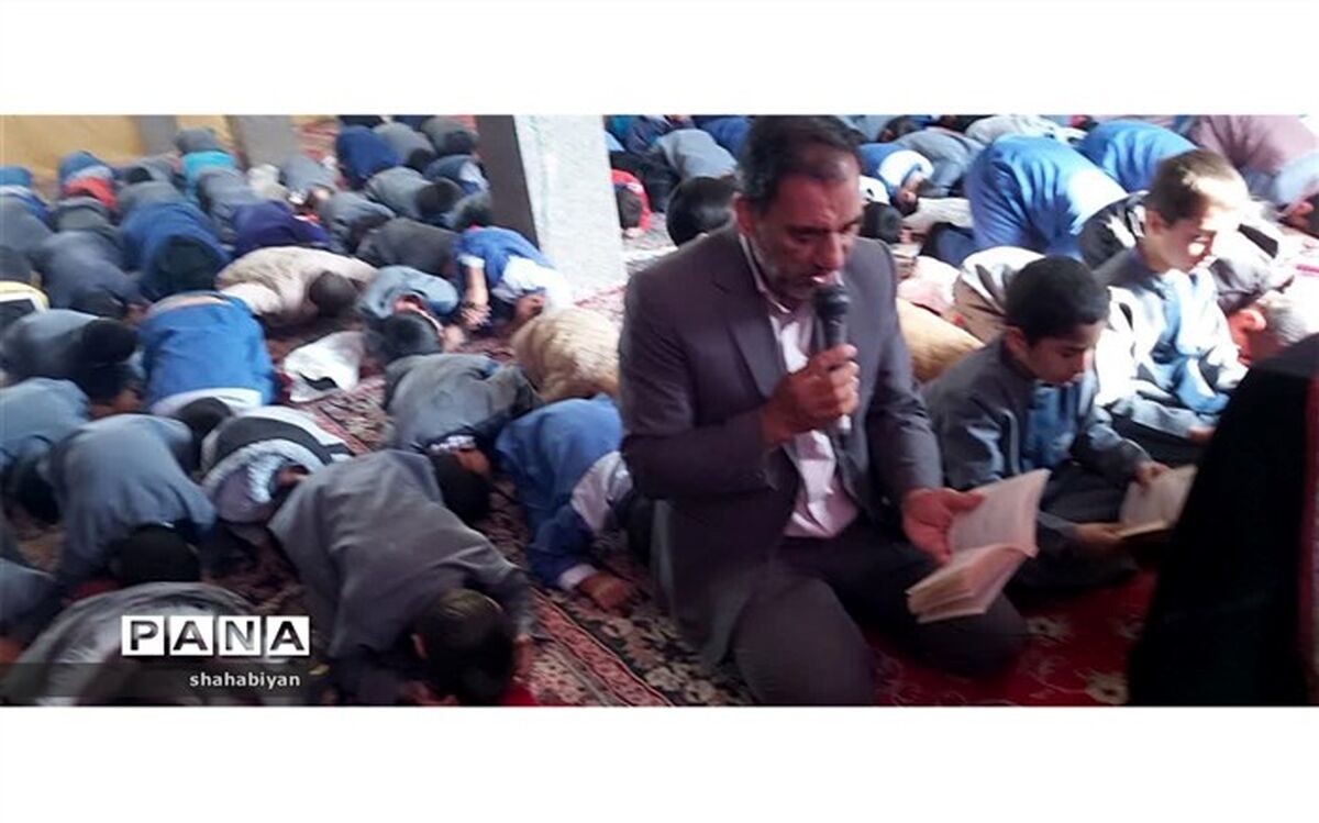 برگزاری زیارت عاشورا در روز استکبارستیزی دردبستان شریعت کاشمر