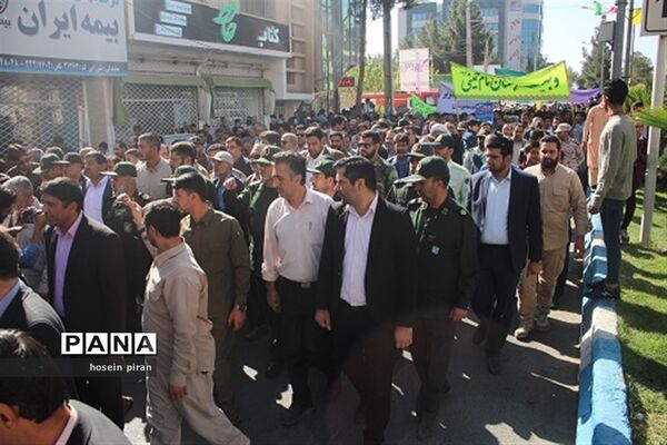 حضور پرشور دانش آموزان زاهدانی در راهپیمایی 13 آبان
