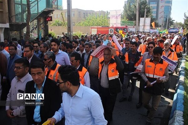 حضور پرشور دانش آموزان زاهدانی در راهپیمایی 13 آبان