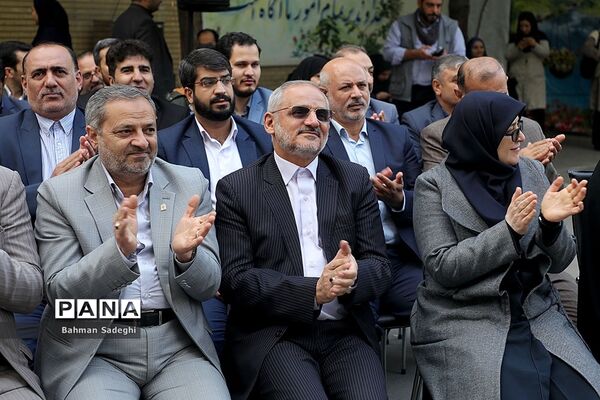 نواختن زنگ استکبار ستیزی  در مدارس