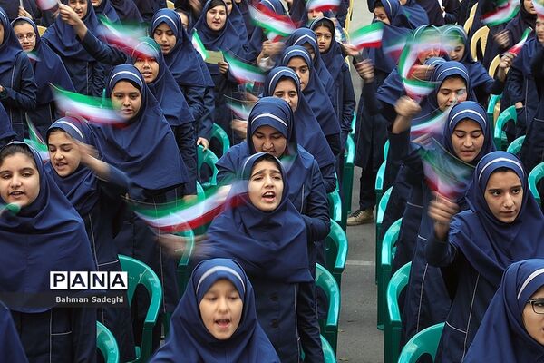 نواختن زنگ استکبار ستیزی  در مدارس