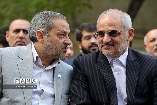 نواختن زنگ استکبار ستیزی  در مدارس