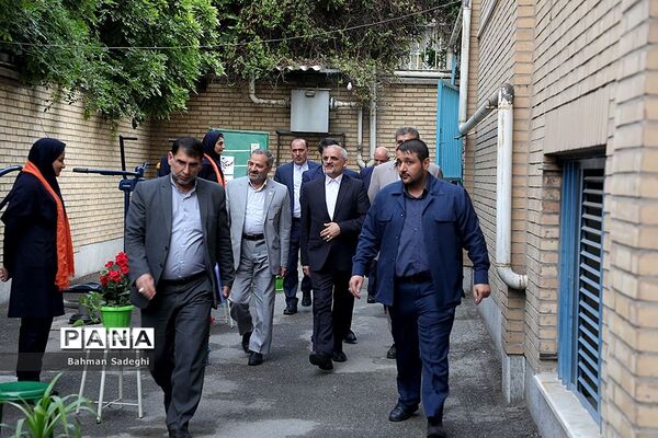 نواختن زنگ استکبار ستیزی  در مدارس