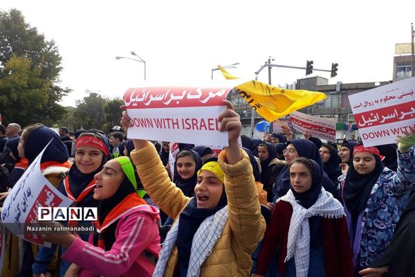 حضور تشکل‌ها در راهپیمایی 13 آبان