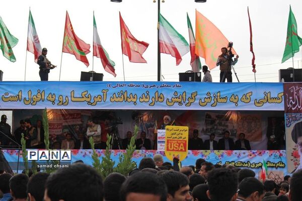 پیشتازان کهگیلویه و بویراحمد در میان اقشار مختلف مردم در راهپیمایی 13 آبان