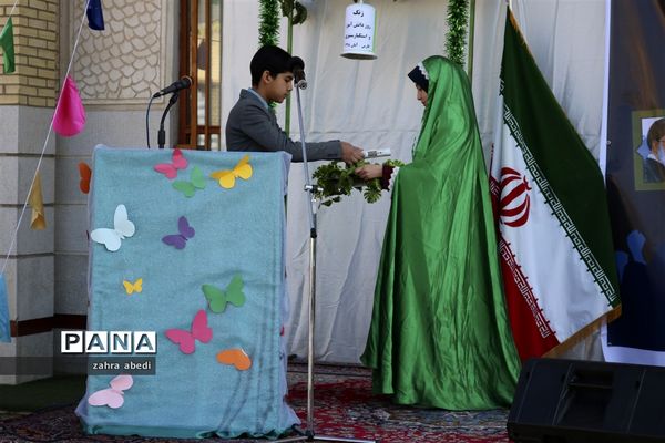 نواخته شدن زنگ استکبارستیزی در مدارس فارس