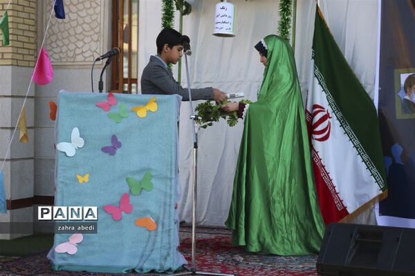 نواخته شدن زنگ استکبارستیزی در مدارس فارس