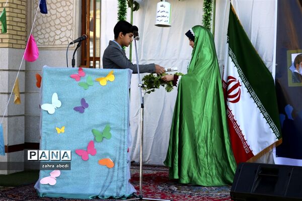 نواخته شدن زنگ استکبارستیزی در مدارس فارس