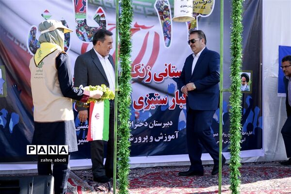 نواخته شدن زنگ استکبارستیزی در مدارس فارس