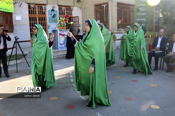 نواخته شدن زنگ استکبارستیزی در مدارس فارس