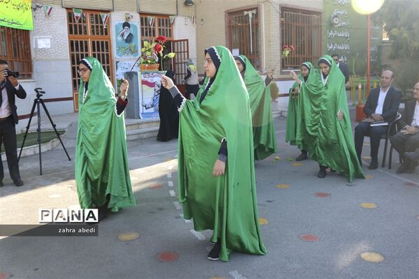 نواخته شدن زنگ استکبارستیزی در مدارس فارس
