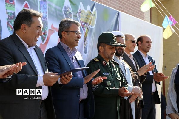 نواخته شدن زنگ استکبارستیزی در مدارس فارس