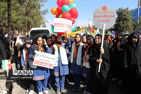حضور پیشتازان دختر سازمان دانش‌آموزی در راهپیمایی 13آبان